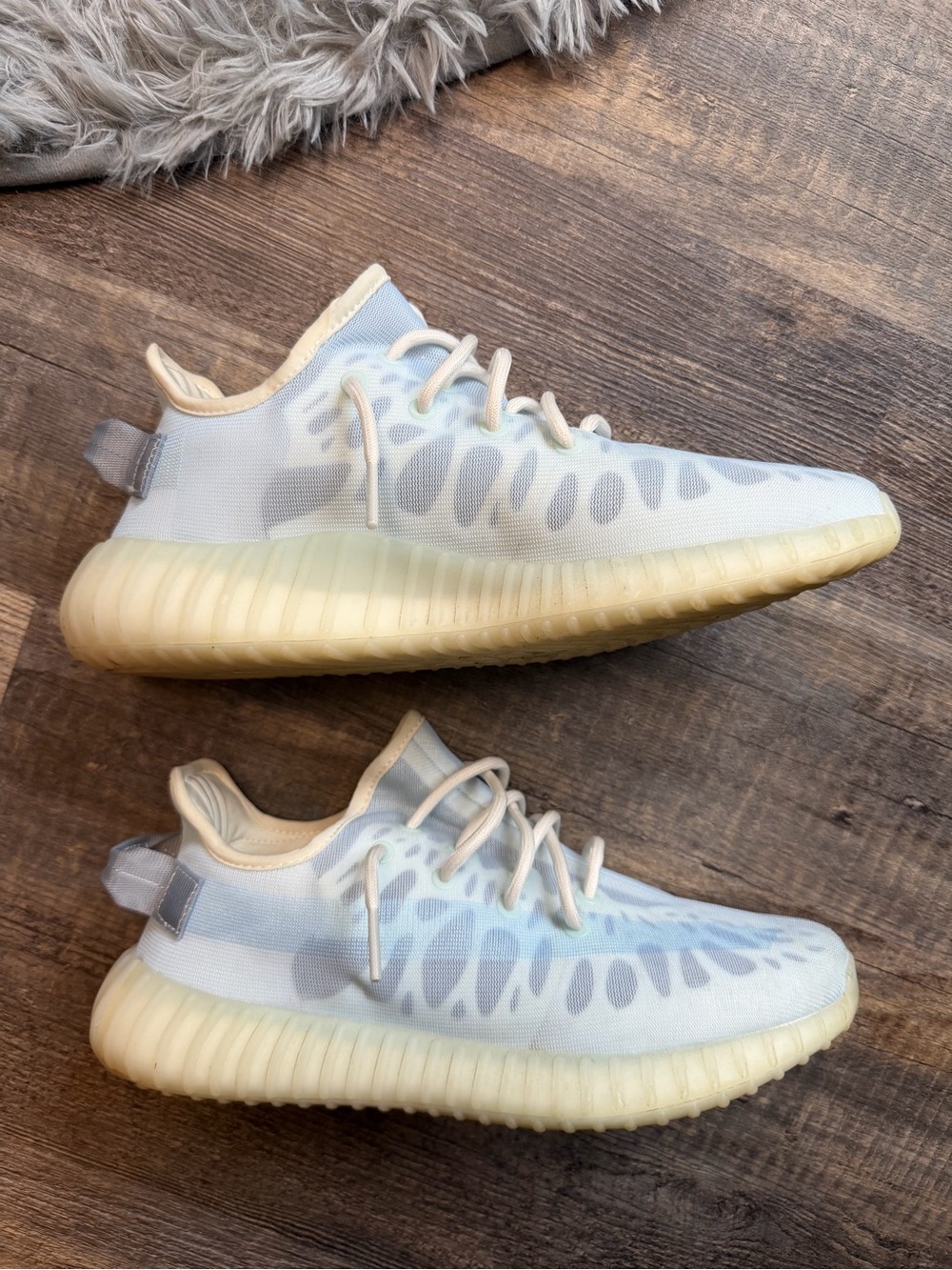 Yeezy 350 mono ice